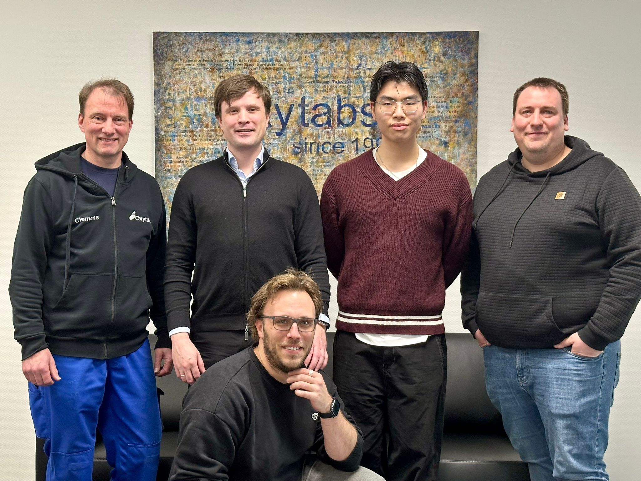 90 Mitarbeitende, 6 Hallen, ein Private-Label-Pionier: GenAI-Transfer bei Oxytabs