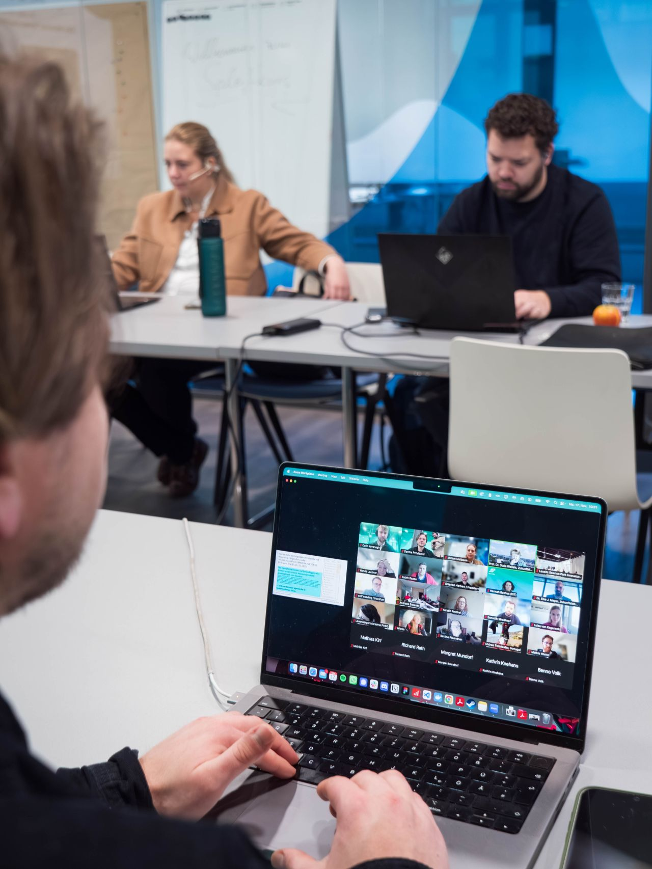 Teilnehmende und Zoomfenster während des ersten OPEN AGENTATHON