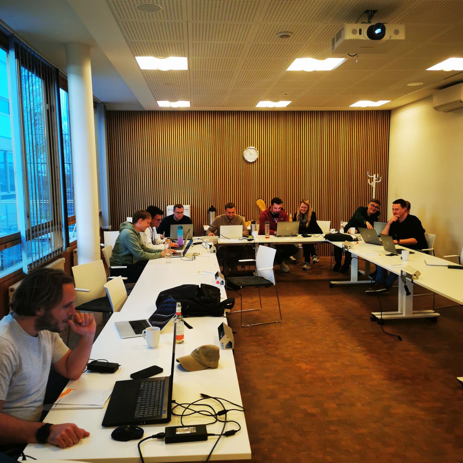 Controlling, Service Desk, Markenstimme: wie DAMPSOFT mit GenAI in den Arbeitsalltag startet