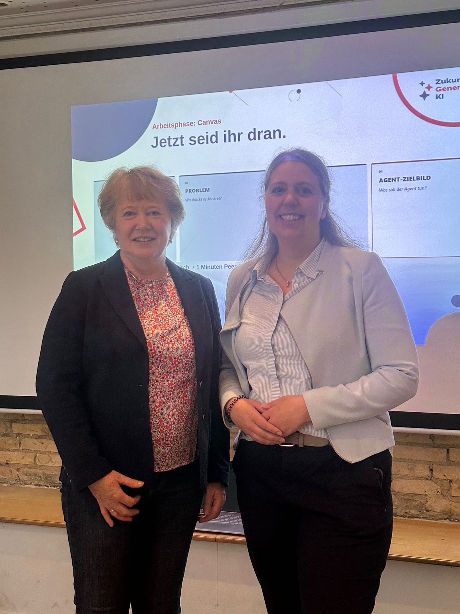 Prof. Dr. Doris Weßels und Dr. Miriam Maibaum beim Agentathon DiWo 2026
